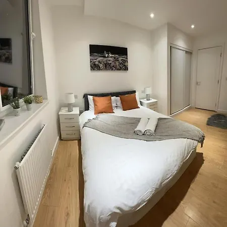 Comfortable Canterbury 2 Bedroom Flat In London Cb74